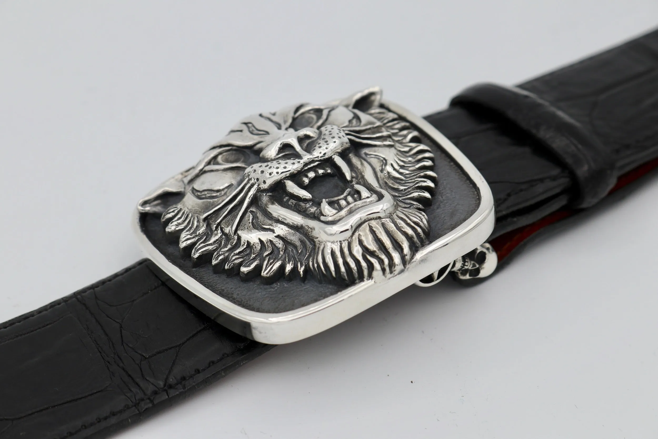#1384 Medium Tiger Trophy Buckle 1.5"