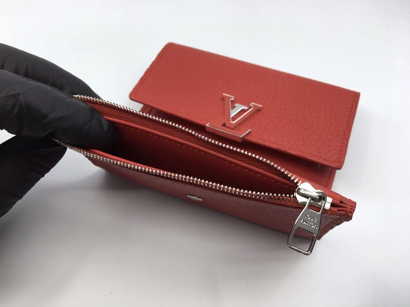 Capucines Compact Wallet Rubis