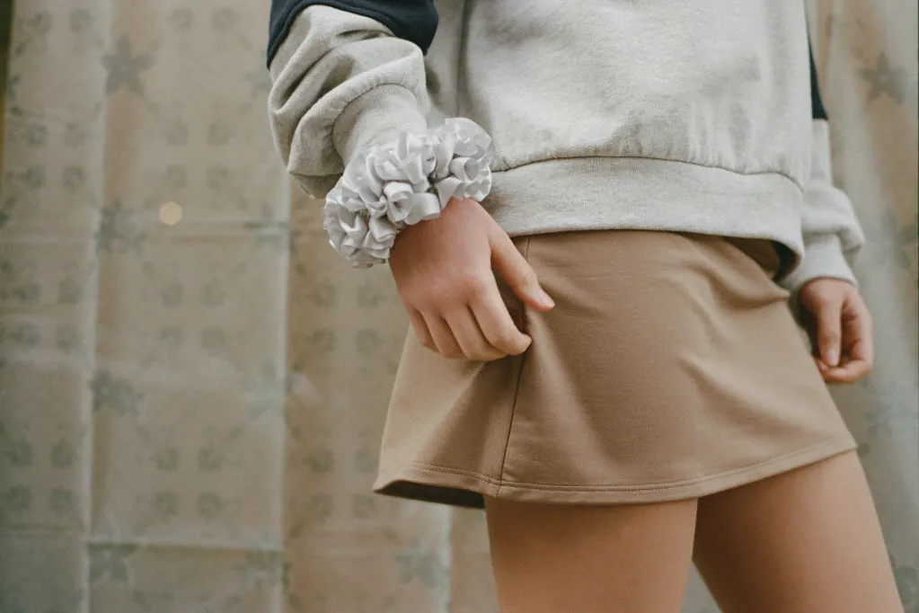 CARNATION SCRUNCHIE, SILVER