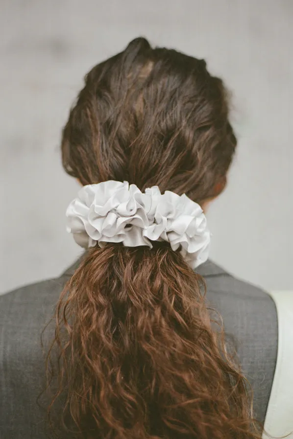 CARNATION SCRUNCHIE, SILVER
