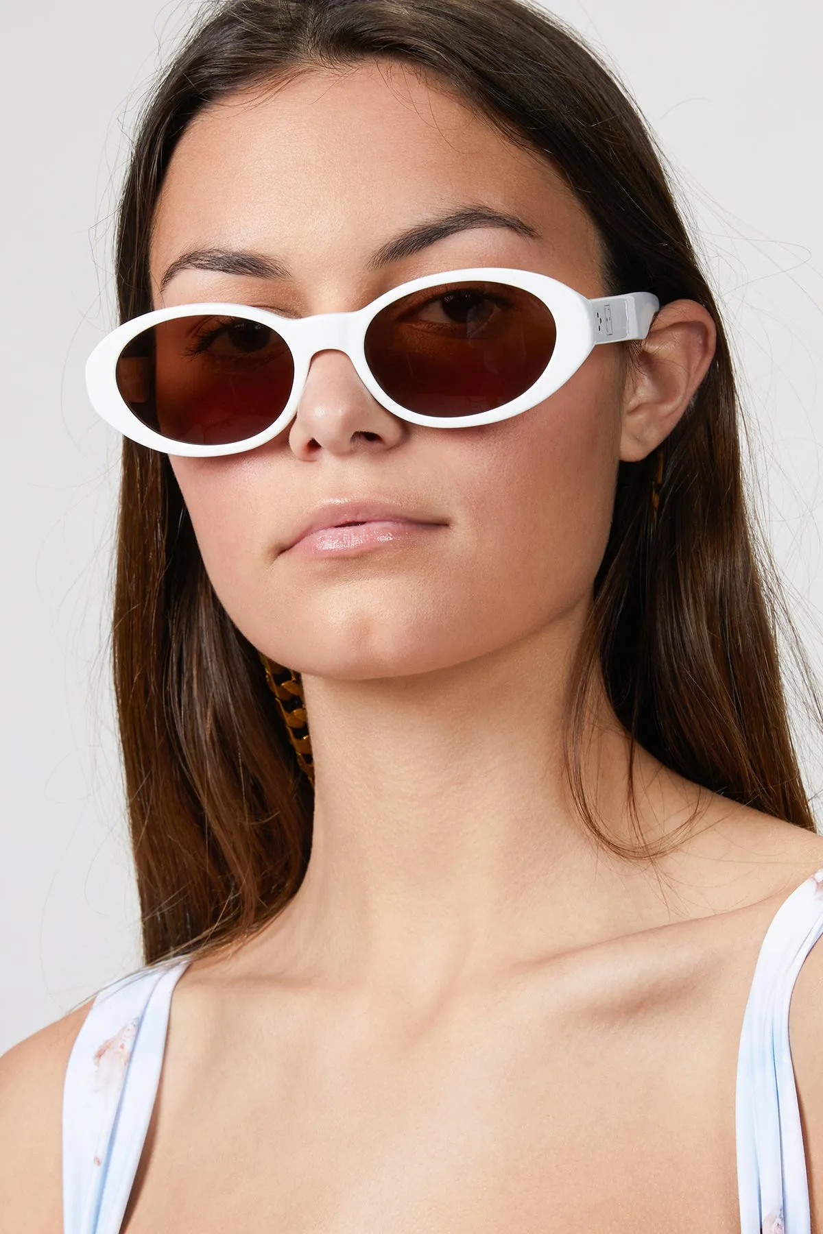 CAROLINE BK SUNGLASSES WITH CHAIN