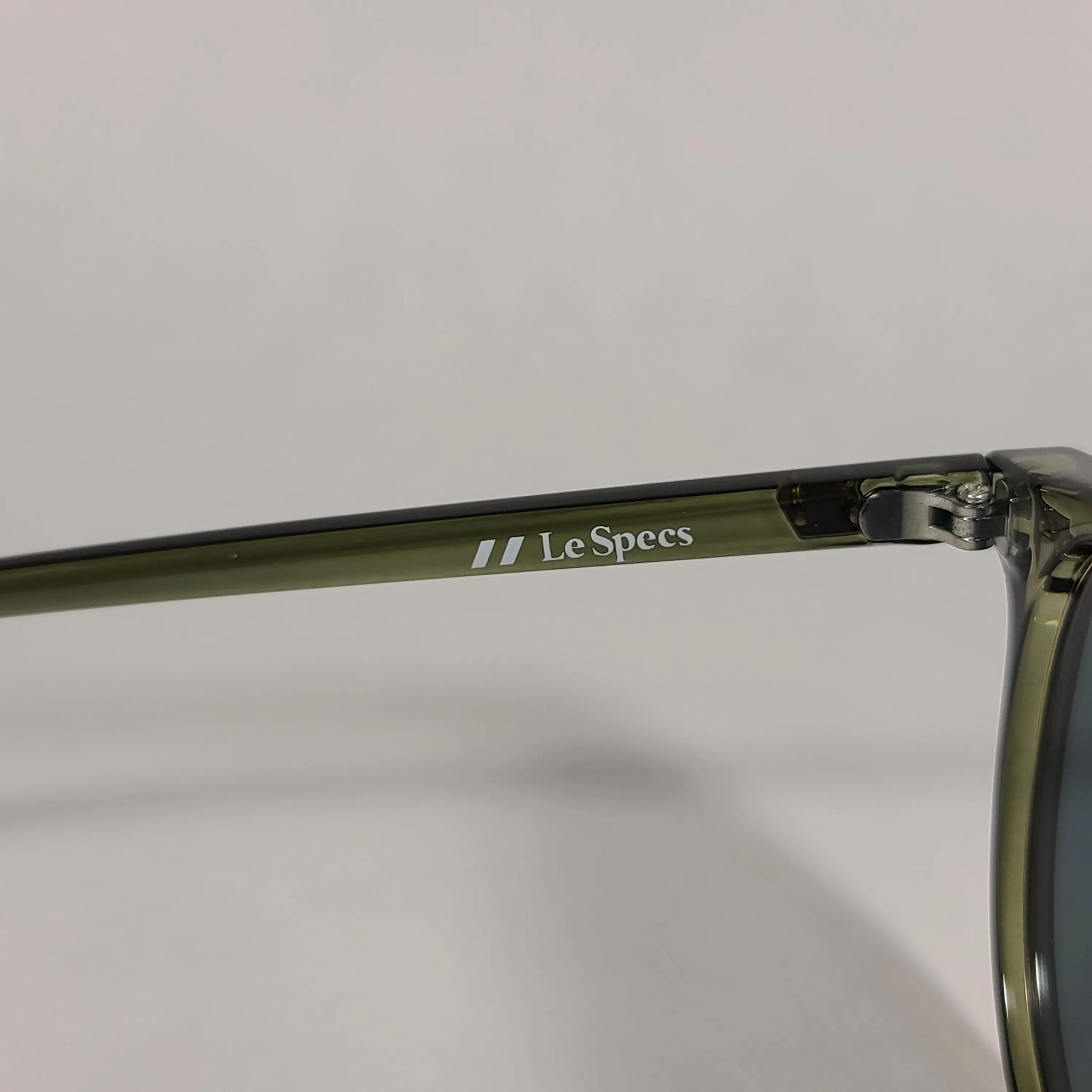 Le Specs Fire Starter Claw Round Sunglasses Green Khaki Frame Green Gray Lens LSP1902040