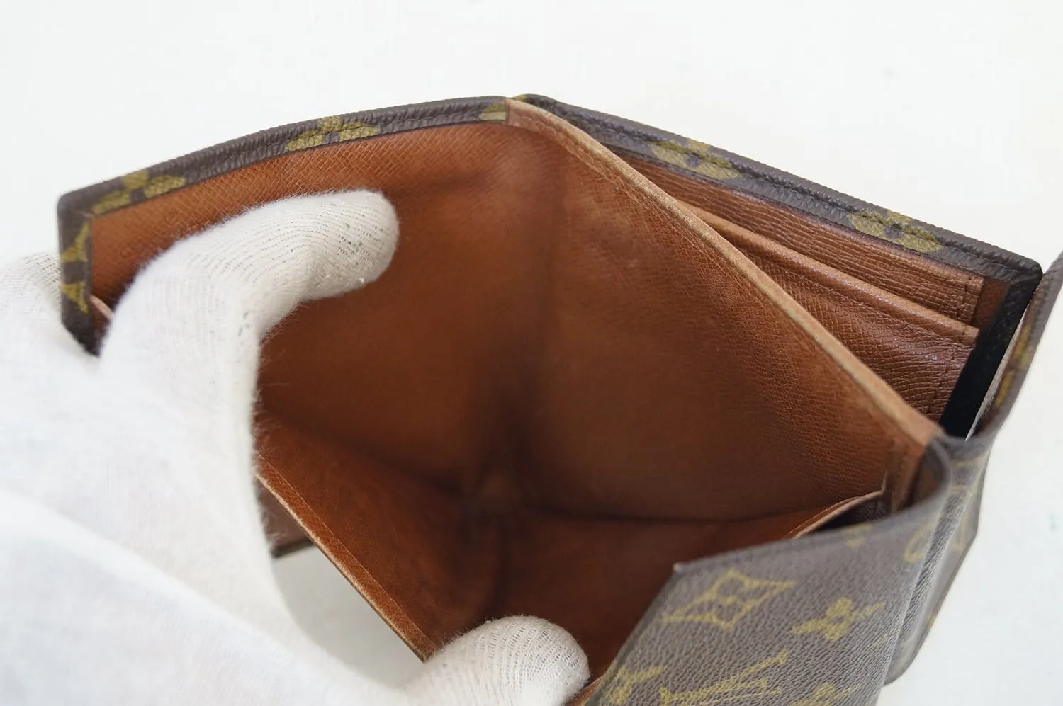 LOUIS VUITTON Monogram Elise Trifold Wallet