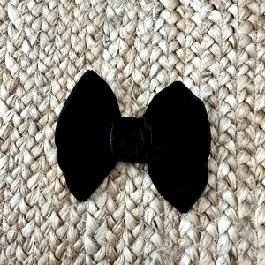 New In Meia Pata Black Velvet Bow Open Tie