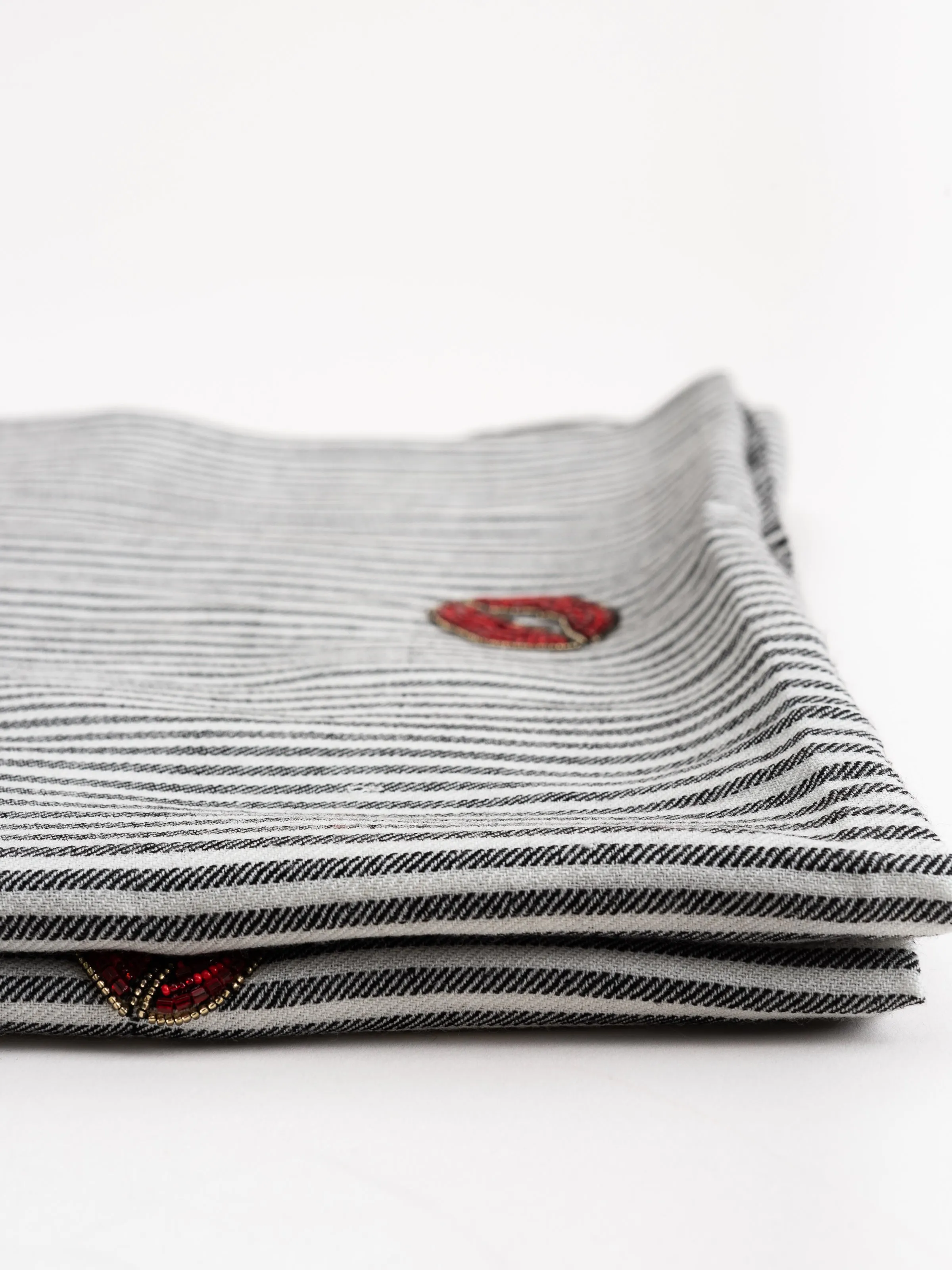 pout party scarf
