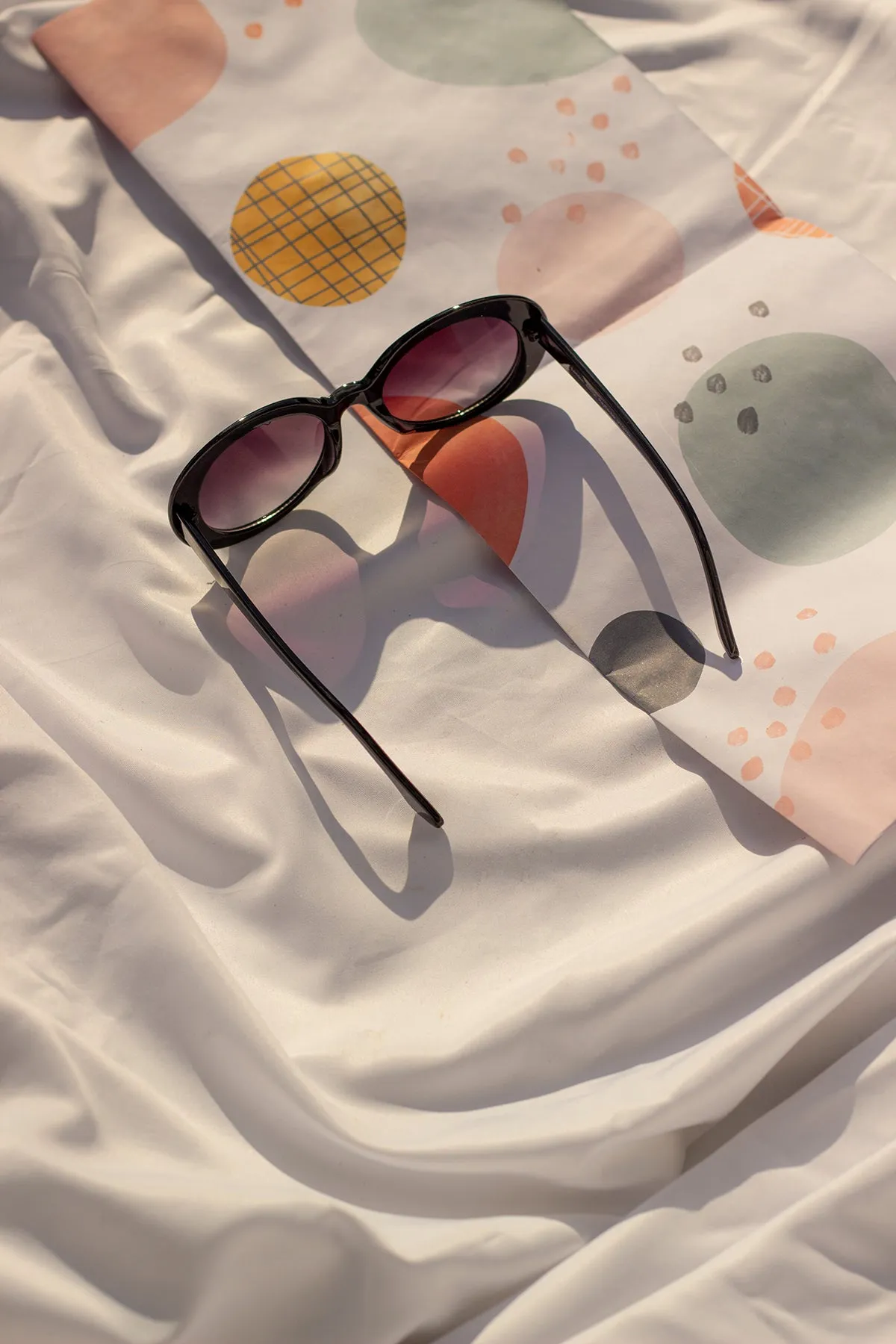 Rounded Oval Retro Style Sunglasses