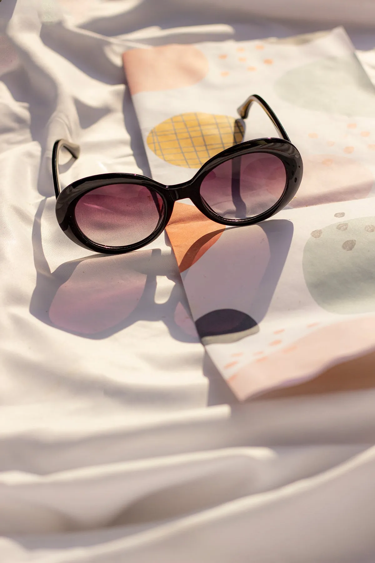 Rounded Oval Retro Style Sunglasses