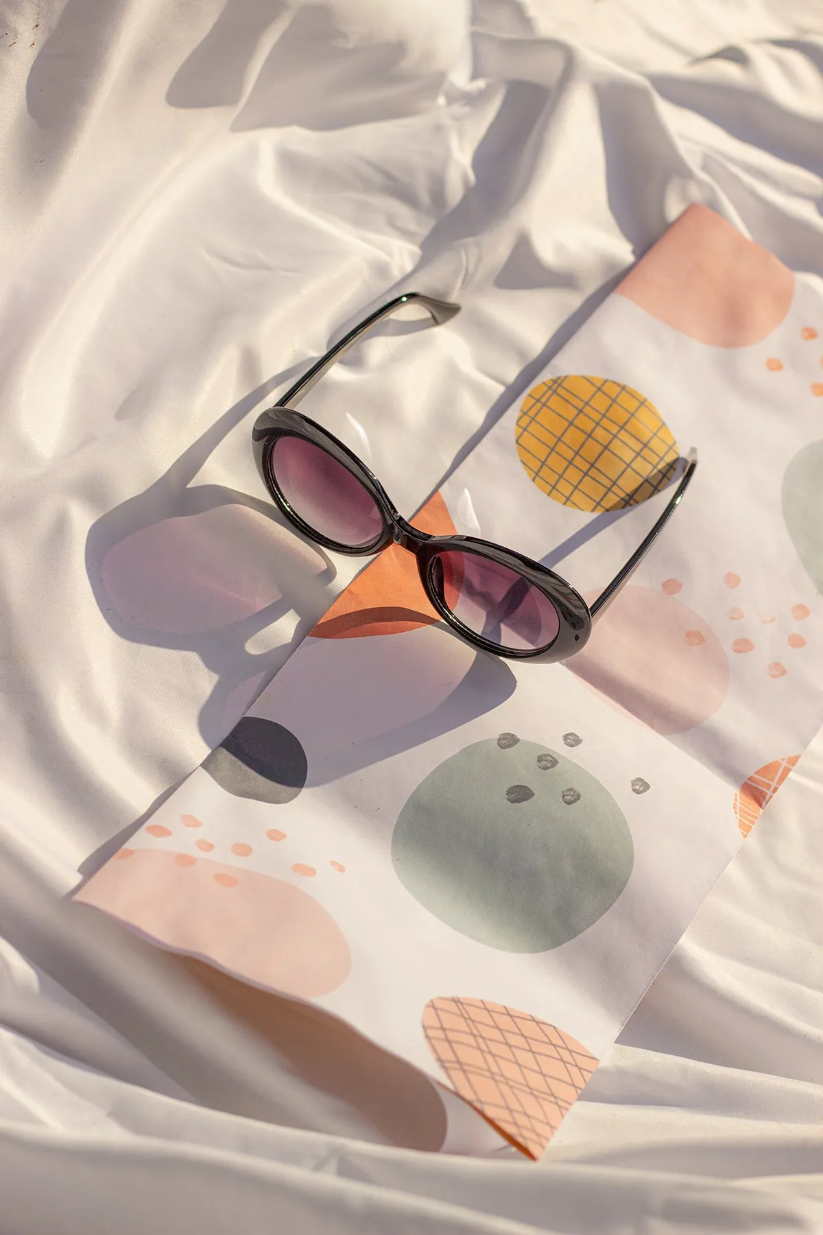 Rounded Oval Retro Style Sunglasses
