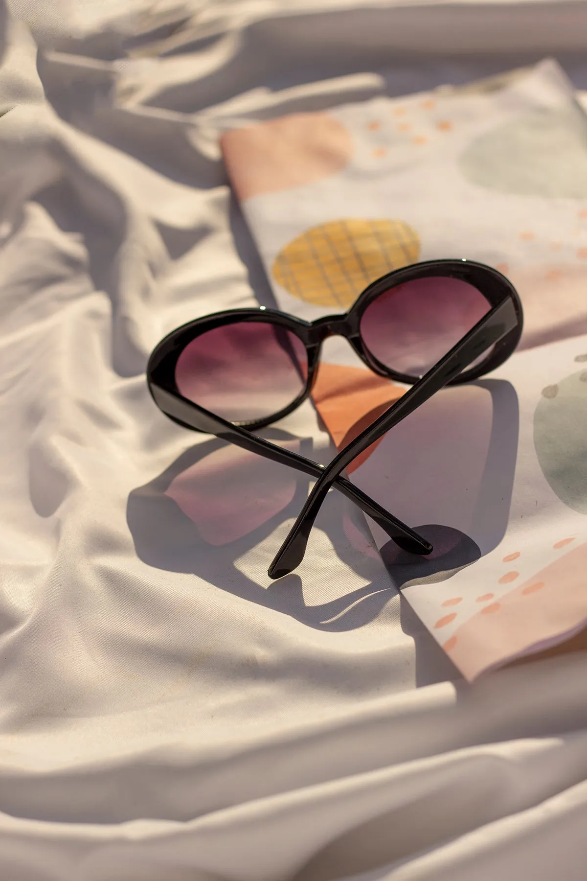 Rounded Oval Retro Style Sunglasses