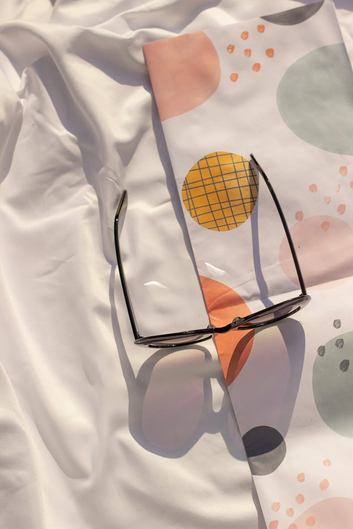 Rounded Oval Retro Style Sunglasses