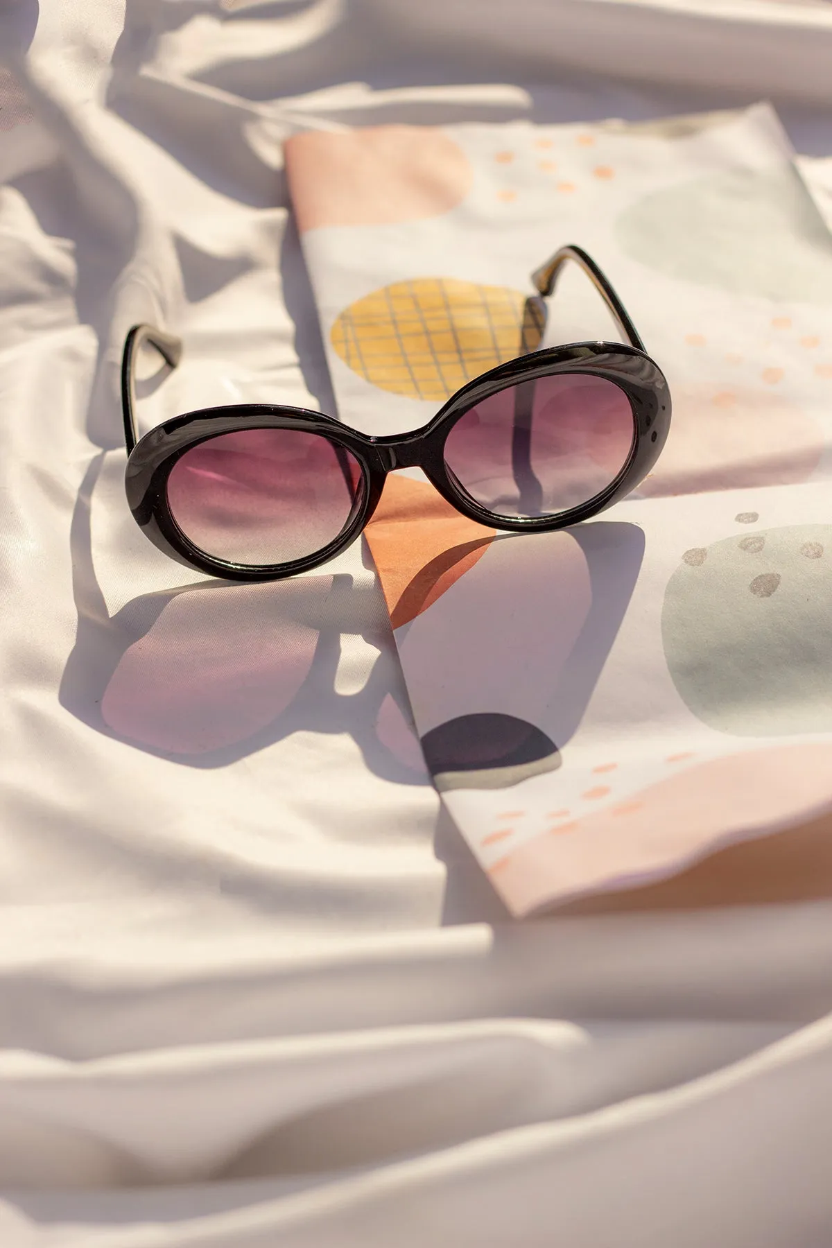 Rounded Oval Retro Style Sunglasses