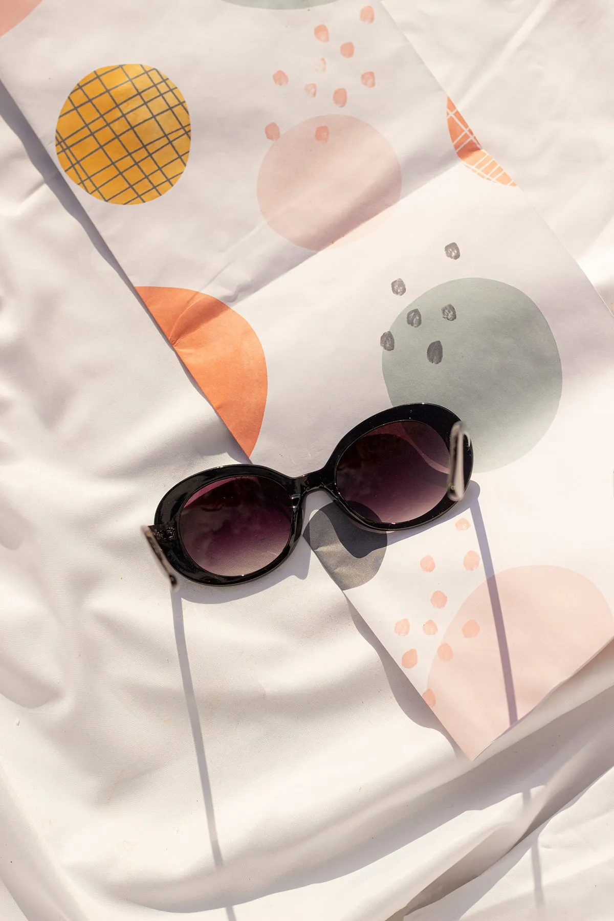 Rounded Oval Retro Style Sunglasses