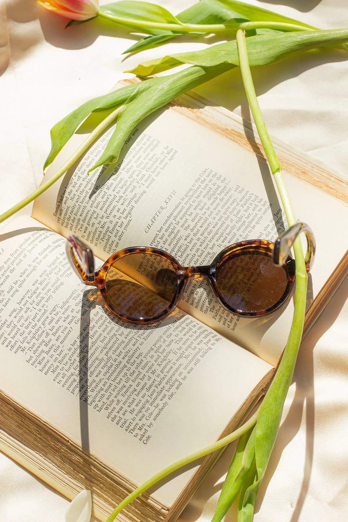 Small Round Rim Retro Look Sunglasses