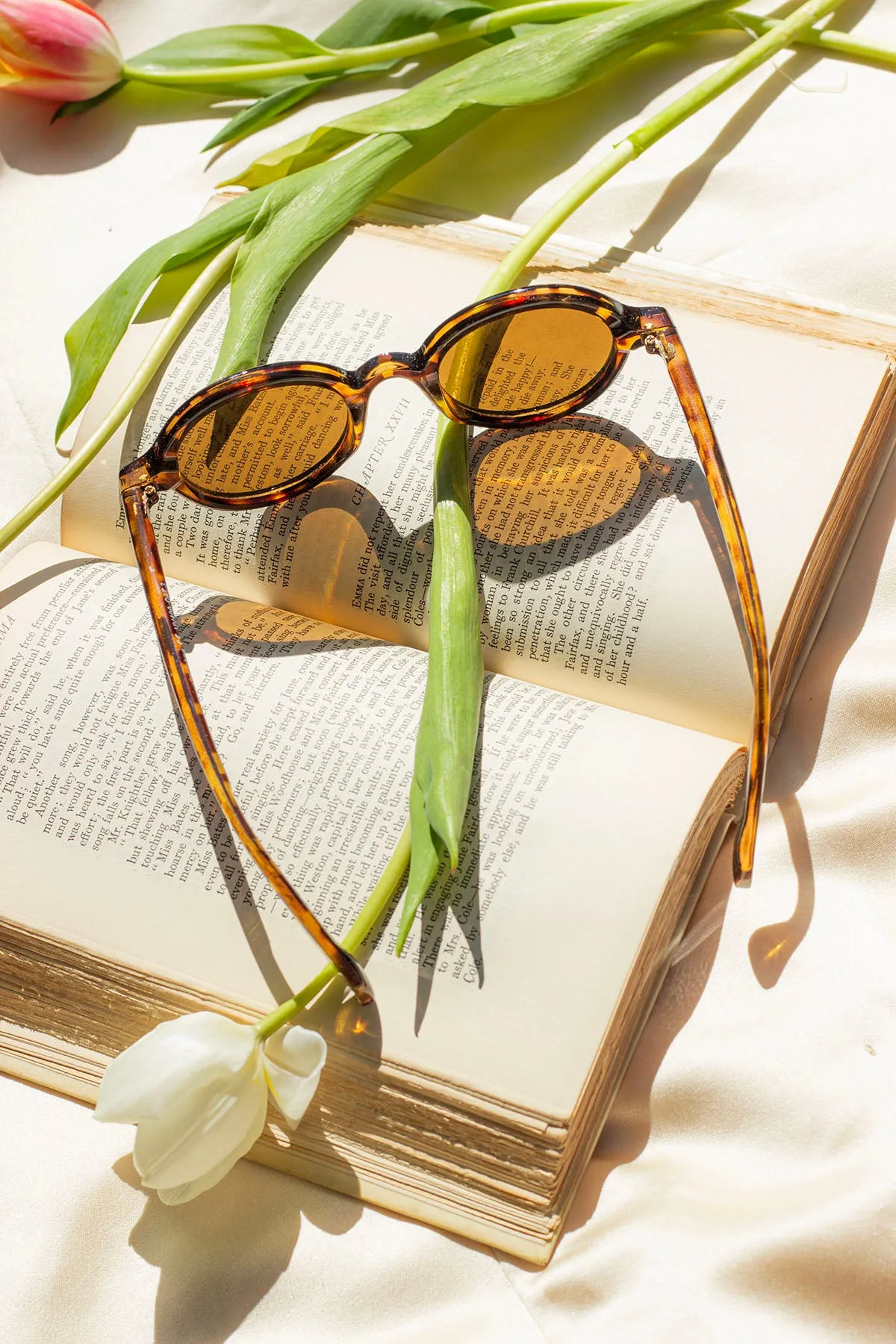 Small Round Rim Retro Look Sunglasses