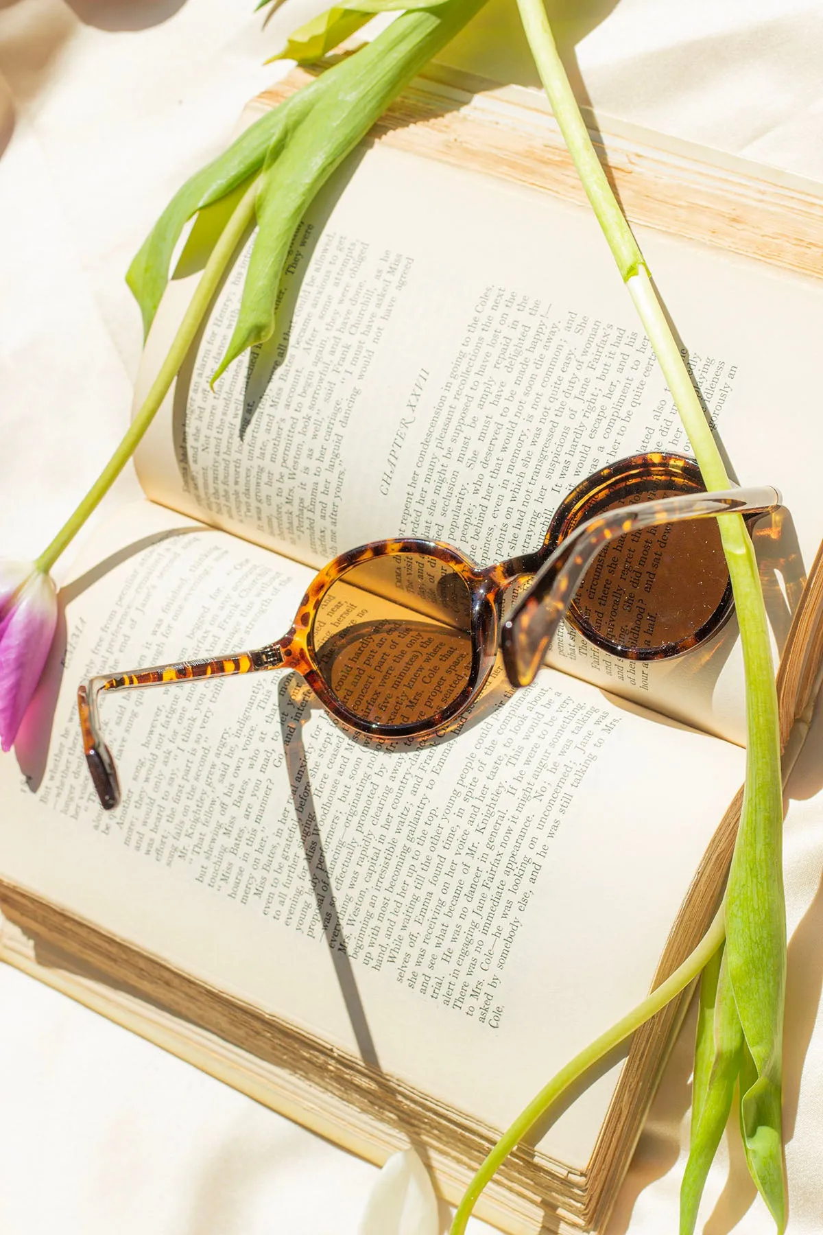 Small Round Rim Retro Look Sunglasses