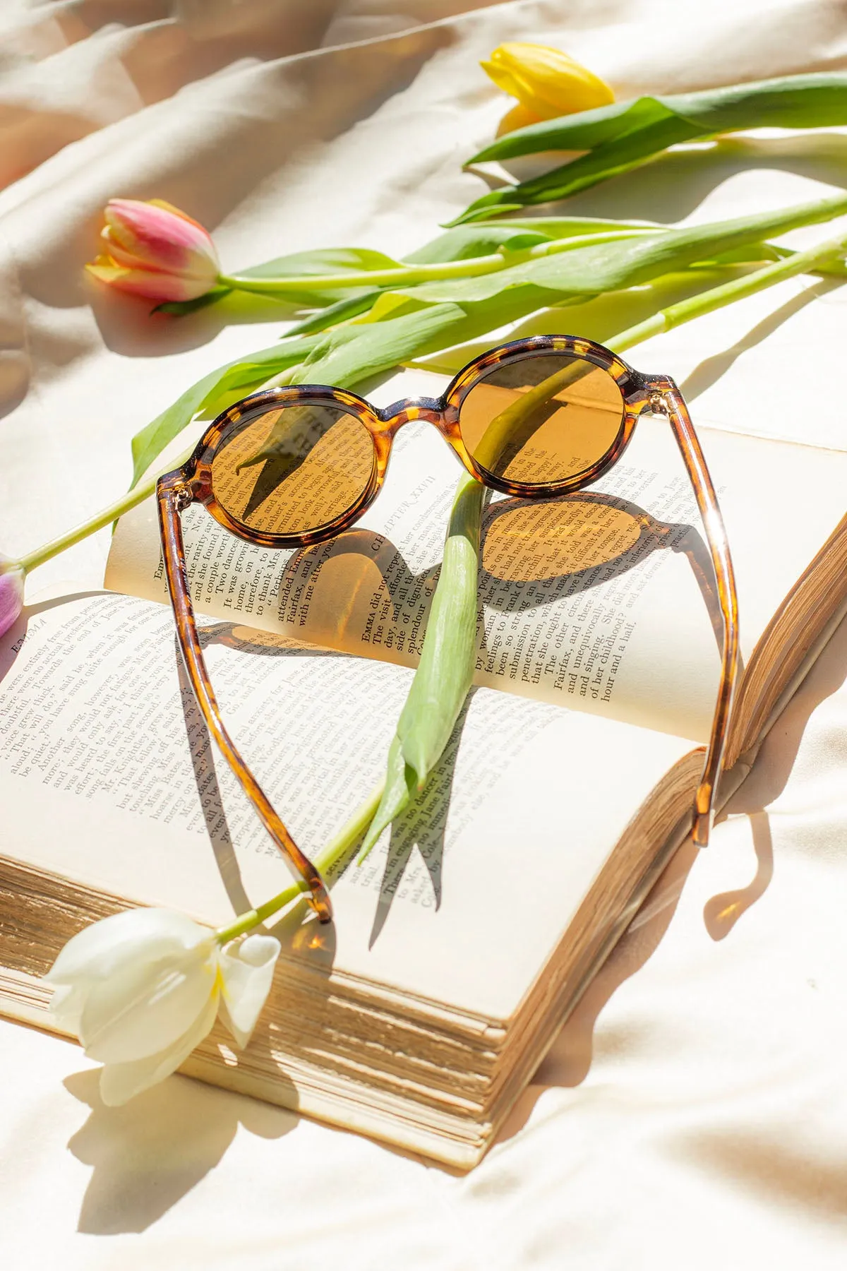 Small Round Rim Retro Look Sunglasses