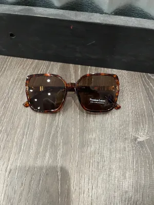 Thin Square Shaped Sunnies