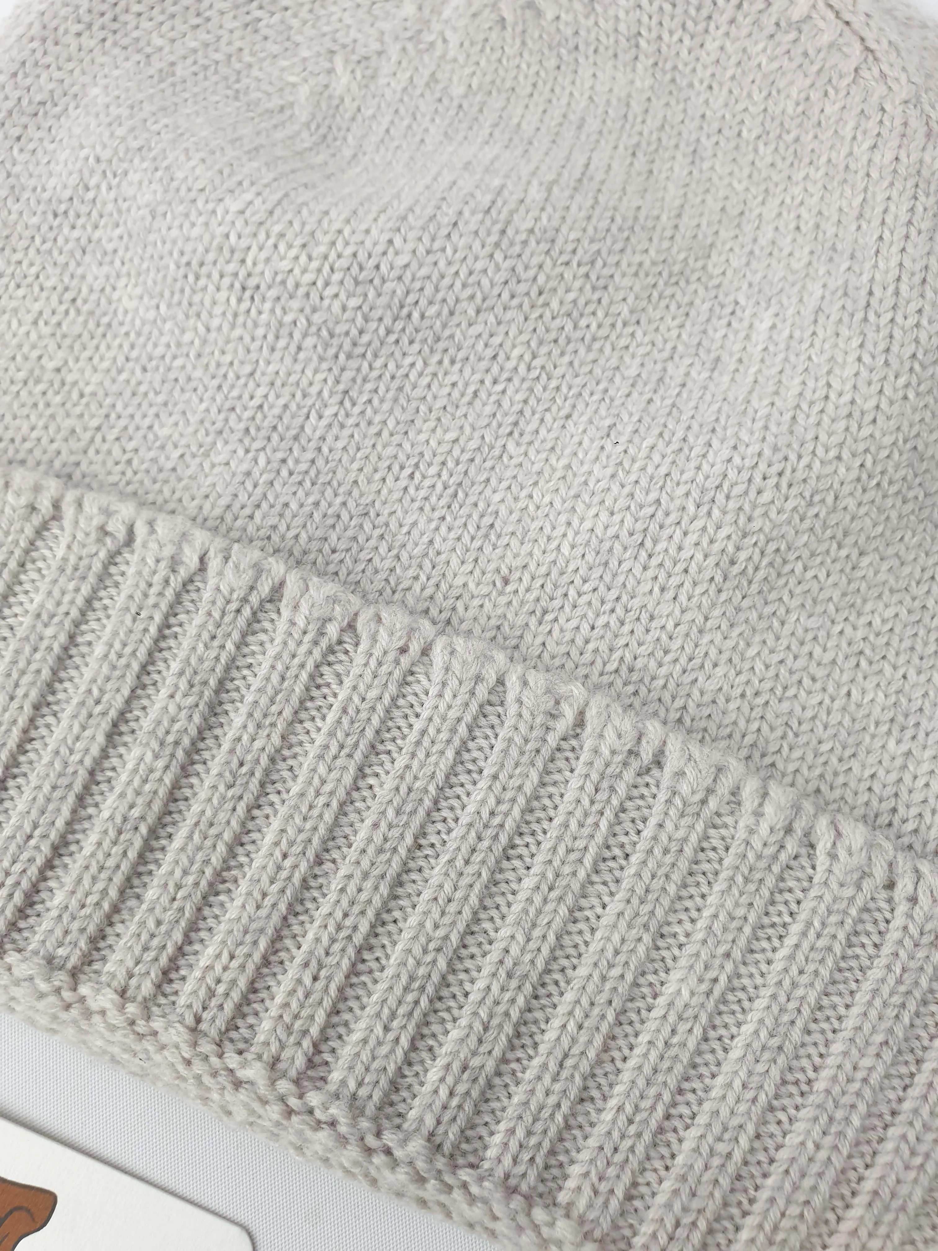 Uimi natural coloured 100% merino wool knit beanie