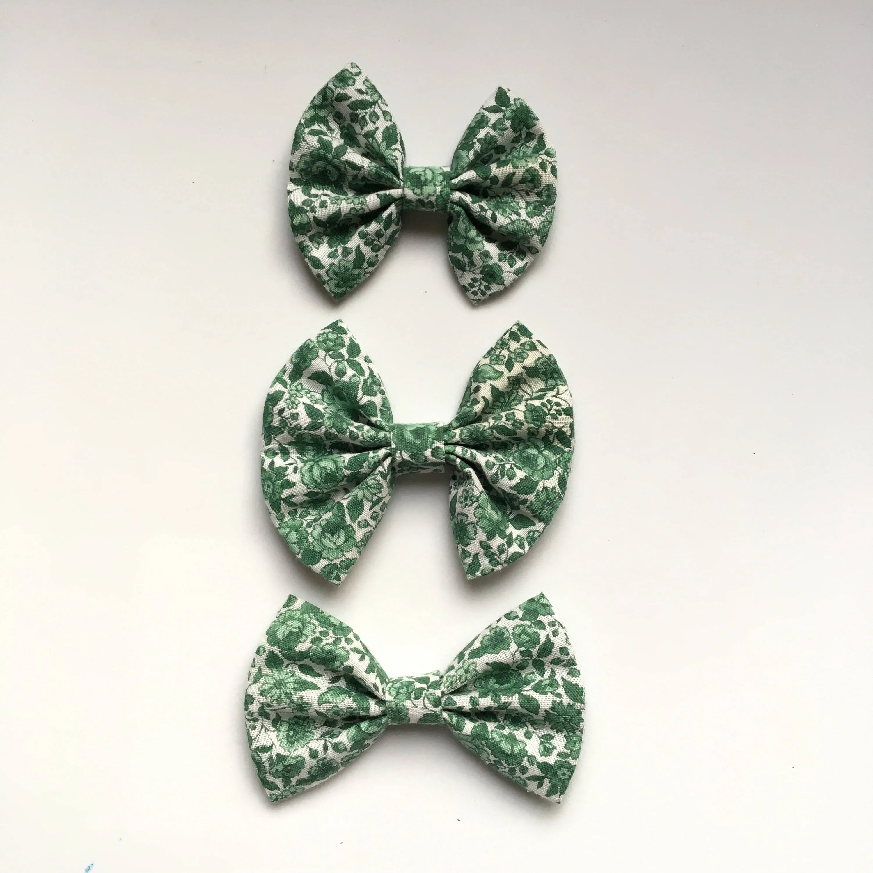 Vintage green floral cotton bow